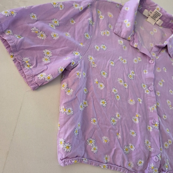 Daisy Pattern Button-Up Crop Top - Picture 6 of 8